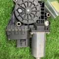 Мотор стеклоподъемника двери передней правой  Audi A4 B6 (2000-2006) 8D0959802F