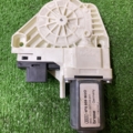 Двигун склопідіймача двері передньої, правої Audi A6 C6 (2004-2011) 4F0959802D
