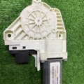 Двигун склопідіймача двері передньої, правої Audi A6 C6 (2004-2011) 4F0959802D