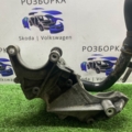 Кронштейн насоса гідропідсиоювача audi Audi A6 C6 (2004-2011) 059145169AA