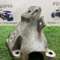Кронштейн подушки двигуна правий Audi A6 C6 (2004-2011) 4F0199308AB
