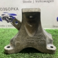 Кронштейн подушки двигуна правий Audi A6 C6 (2004-2011) 4F0199308AB