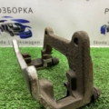 Скоба супорта задня права Audi A6 C7 (2011-2018) 8K0615426