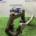 Скоба супорта задня права Audi A6 C7 (2011-2018) 8K0615426