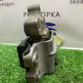 Подушка (опора) двигателя левая  Passat B6 3C0199555AA