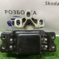 Подушка (опора) двигателя левая  Passat B6 3C0199555AA
