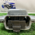 Подушка (опора) двигателя левая Variant (365) 2.0 TDI 140hp/103kw [2010.08 - 2014.12]  PASSAT B7 1K0199555AT