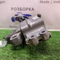 Подушка (опора) двигателя левая Variant (365) 2.0 TDI 140hp/103kw [2010.08 - 2014.12]  PASSAT B7 1K0199555AT