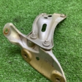 Кронштейн крила переднього правого Skoda Octavia II (2004-2013) 1Z0821142