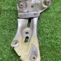 Кронштейн крила правий Skoda Octavia II (2004-2013) 1Z0810680A