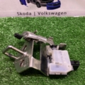 Петля-зацеп Skoda Octavia II (2004-2013) 1Z9827511C