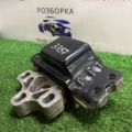 Подушка (опора) двигателя левая Skoda Octavia II (2004-2013) 1K0199555T