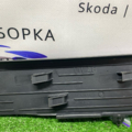 Накладка для ноги водителя Skoda Octavia II 1K1864777B