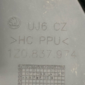 Накладка дзеркала внутрішня права трикутник Skoda Octavia II 1Z0837974