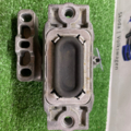 Подушка (опора) двигателя правая Skoda Octavia II 1K0199262CN