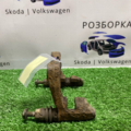 Скоба суппорта задня a5 Skoda Octavia II 1K0615425P