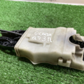 Кронштейн замка дверей задній ПРАВИЙ Skoda Octavia III 5L0837885C