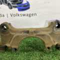 Скоба суппорта передня Superb 2 Skoda  5N0615125