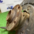 Цапфа передня ліва  Volkswagen Caddy III (2004-2015) 1K0407255T