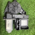Двигун склопідіймача двері передньої правої Volkswagen Caddy III (2004-2015) 1K0959792J