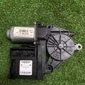 Двигун склопідіймача двері передньої правої Volkswagen Caddy III (2004-2015) 1K0959792J