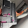Фішка на склопідіймач права каді Volkswagen Caddy III (2004-2015) 1K0937722D