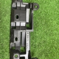 Кріплення бамера ліве Volkswagen Caddy III (2004-2015) 2K0807393