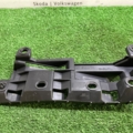 Кріплення бамера ліве Volkswagen Caddy III (2004-2015) 2K0807393