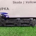 Кронштейн бампера переднього зовнішній лівий Volkswagen Caddy III (2004-2015) 1T0807049