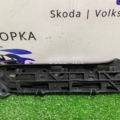 Кронштейн бампера переднього, зовнішній правий Volkswagen Caddy III (2004-2015) 1T0807050