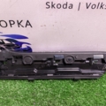 Кронштейн бампера переднього, зовнішній правий Volkswagen Caddy III (2004-2015) 1T0807050