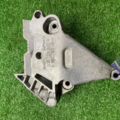 Кронштейн подушки двигателя права Volkswagen Caddy III (2004-2015) 03G199207G