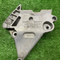 Кронштейн подушки двигателя права Volkswagen Caddy III (2004-2015) 03G199207G