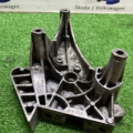 Кронштейн подушки опори двигуна правої Volkswagen Caddy III (2004-2015) 03G199207G