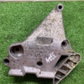 Кронштейн подушки опори двигуна правої Volkswagen Caddy III (2004-2015) 03G199207G