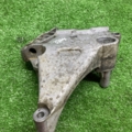 Кронштейн подушки опори двигуна правої Volkswagen Caddy III (2004-2015) 03G199207G