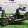 Кронштейн подушки опори двигуна правої Volkswagen Caddy III (2004-2015) 03G199207G