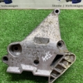 Кронштейн подушки опори двигуна правої Volkswagen Caddy III (2004-2015) 03G199207G