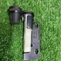Обмежувач зсувної двері нижній на кузові Volkswagen Caddy III (2004-2015) 2K0843414A