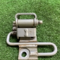 Петля двери передней правой нижня Volkswagen Caddy III (2004-2015) 1T0831412C