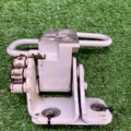 Петля двери передней правой нижня Volkswagen Caddy III (2004-2015) 1T0831412C