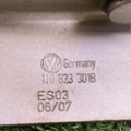 Петля капота ліва Volkswagen Caddy III (2004-2015) 1T0823301B