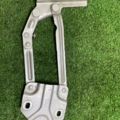 Петля капота ліва Volkswagen Caddy III (2004-2015) 1T0823301B
