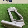 Петля капота права  Volkswagen Caddy III (2004-2015) 1T0823302B