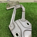 Петля капота права  Volkswagen Caddy III (2004-2015) 1T0823302B