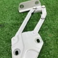 Петля капота права Volkswagen Caddy III (2004-2015) 1T0823302E