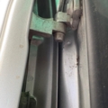 Петля верхня права каді. Volkswagen Caddy III (2004-2015) 6Q0831402C