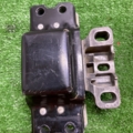 Подушка опора двигуна ліва Volkswagen Caddy III (2004-2015) 1K0199555M
