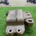 Подушка опора двигуна ліва Volkswagen Caddy III (2004-2015) 1K0199555M