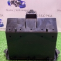 Рамка магнітофона з полкою Volkswagen Caddy III (2004-2015) 1K0857058A